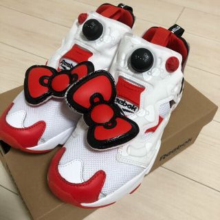 ハローキティ　リーボック　Reebok　コラボスニーカー　PUMP FURY