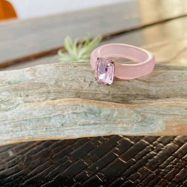 アクリルリング　ピンク　ピンク　② レディースのアクセサリー(リング(指輪))の商品写真
