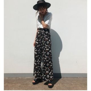 マウジー(moussy)のMOUSSY SPRING FLOWER WIDE PANTS(カジュアルパンツ)