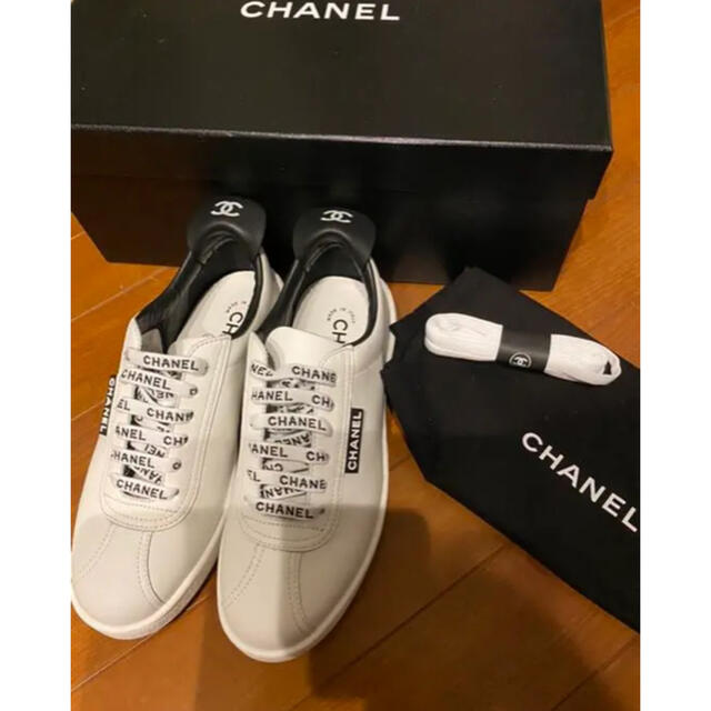 CHANEL(シャネル)の新品　シャネル　スニーカー レディースの靴/シューズ(スニーカー)の商品写真