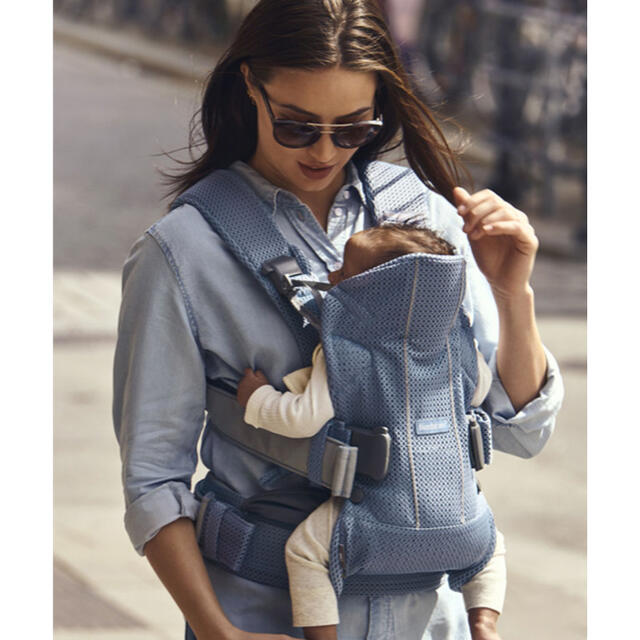 BABYBJORN(ベビービョルン)のベビービョルン/ベビーキャリア ONE KAI 新品未使用 百貨店正規品 キッズ/ベビー/マタニティの外出/移動用品(抱っこひも/おんぶひも)の商品写真