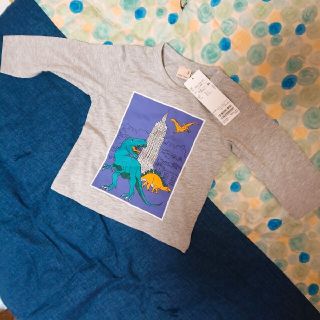 プティマイン(petit main)の新品 プティマイン グレー 長袖 怪獣Tシャツ 恐竜 80サイズ(Ｔシャツ)