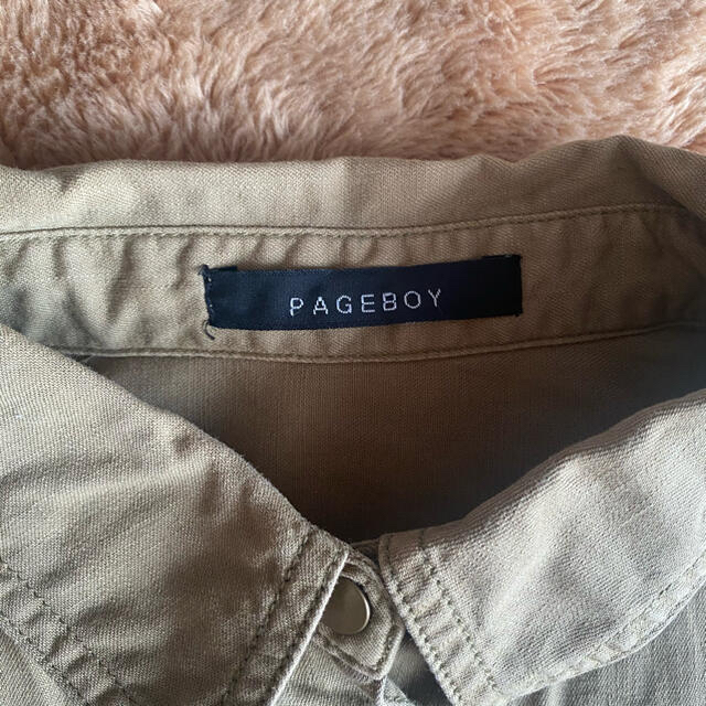 PAGEBOY(ページボーイ)のPAGEBOY カーキ シャツ　春アウター　ミリタリージャケット レディースのジャケット/アウター(ミリタリージャケット)の商品写真