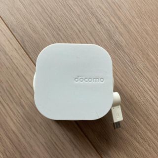 エヌティティドコモ(NTTdocomo)のdocomo充電機(バッテリー/充電器)