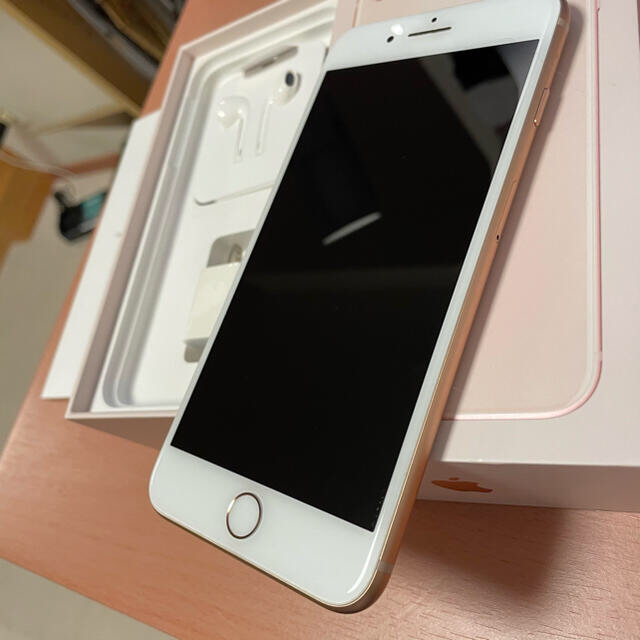 Apple(アップル)の美品　Apple iPhone 8 Plus ゴールド　64GB SIMフリー スマホ/家電/カメラのスマートフォン/携帯電話(スマートフォン本体)の商品写真