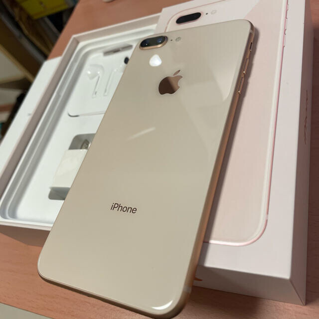 Apple(アップル)の美品　Apple iPhone 8 Plus ゴールド　64GB SIMフリー スマホ/家電/カメラのスマートフォン/携帯電話(スマートフォン本体)の商品写真