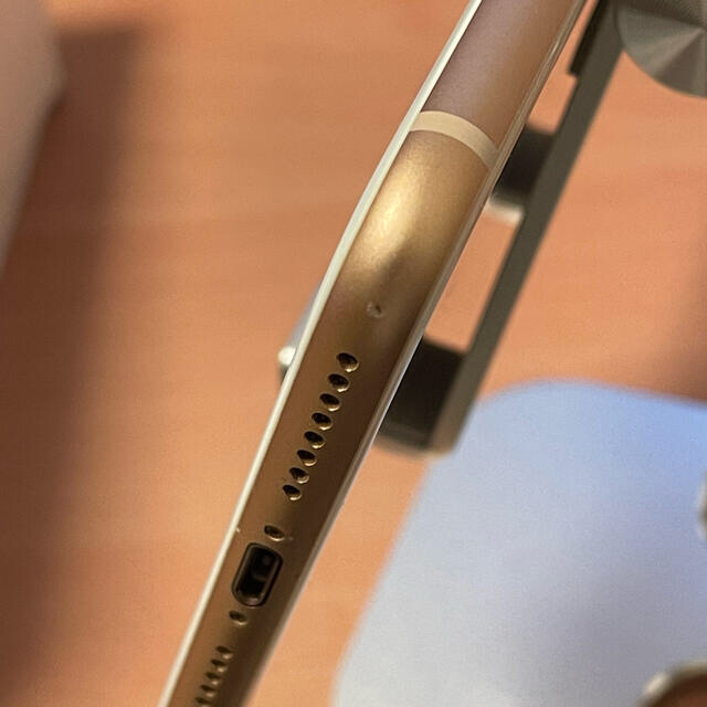 Apple(アップル)の美品　Apple iPhone 8 Plus ゴールド　64GB SIMフリー スマホ/家電/カメラのスマートフォン/携帯電話(スマートフォン本体)の商品写真