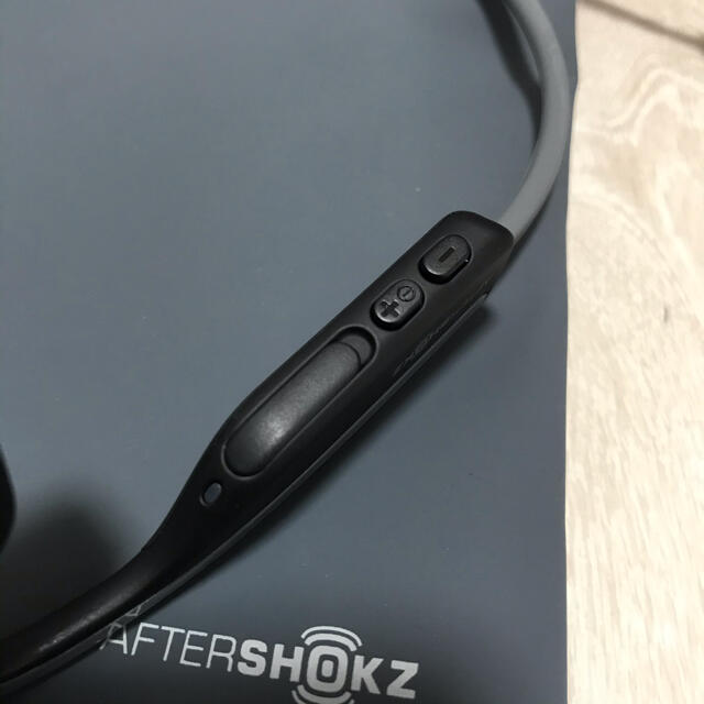 Aftershokz OpenMove 骨伝導ヘッドフォン スレートグレー スマホ/家電/カメラのオーディオ機器(ヘッドフォン/イヤフォン)の商品写真