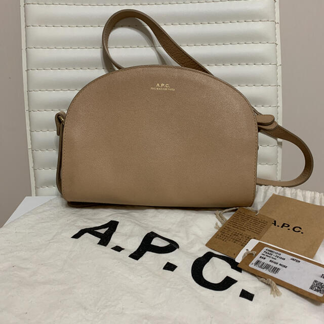 A.P.C - apc ハーフムーンショルダーバック‼️の通販 by あーちゃん's