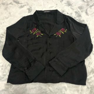 スプレイ(SpRay)の刺繍シャツ　黒　古着風　サテン風シャツ　spray(シャツ/ブラウス(長袖/七分))