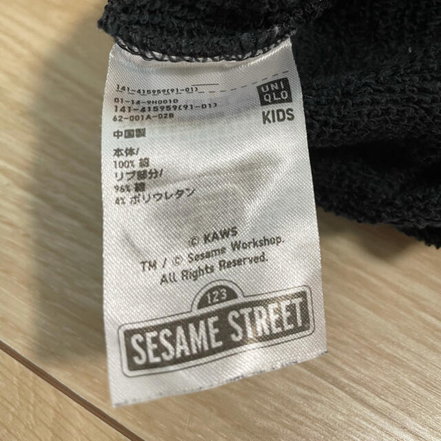 SESAME STREET(セサミストリート)のKAWS×SESAME STREET トレーナー　100サイズ キッズ/ベビー/マタニティのキッズ服男の子用(90cm~)(Tシャツ/カットソー)の商品写真