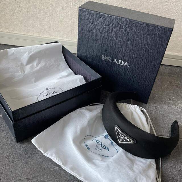 PRADA(プラダ)の新品 PRADA トライアングル ロゴ ナイロン ヘッドバンド カチューシャ レディースのヘアアクセサリー(カチューシャ)の商品写真