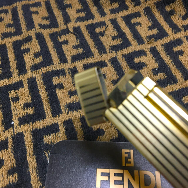 FENDI(フェンディ)の本日特別価格 フェンディ   FENDI  ガスライター 箱付 美品 メンズのファッション小物(タバコグッズ)の商品写真