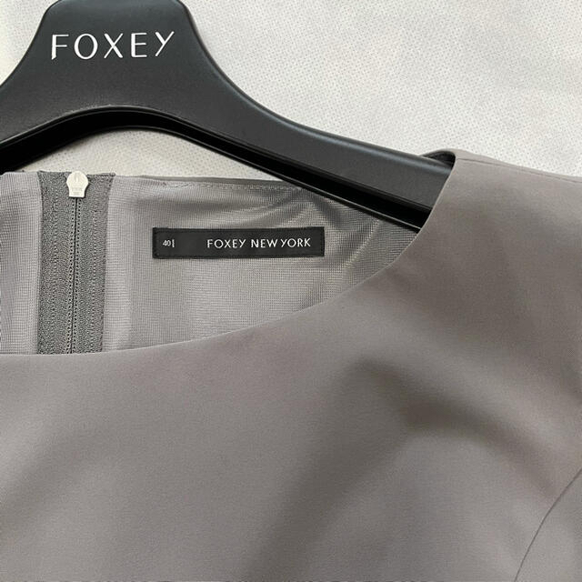 FOXEY(フォクシー)のFOXEY NEW YORK グレーワンピース　40サイズ レディースのワンピース(ひざ丈ワンピース)の商品写真