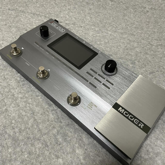 ギター用マルチエフェクター Mooer GE200 ＋変換アダプター 3P→2P