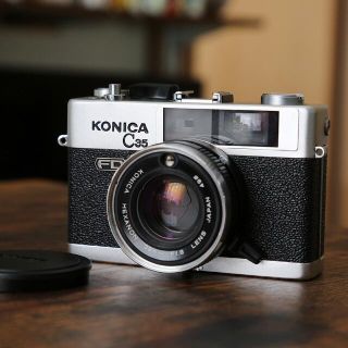 コニカミノルタ(KONICA MINOLTA)のKonica C35 FD ★コニカ★レンズキャップ・LR44付き★ジャンク(フィルムカメラ)