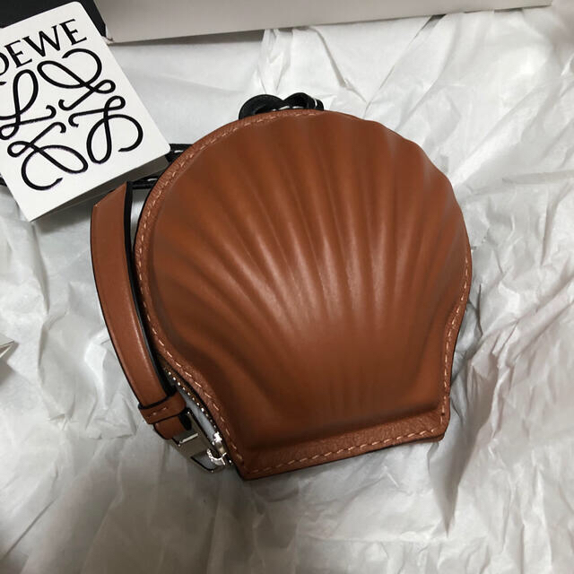 LOEWE(ロエベ)のLOEWE ロエベ  パウル　イビザ　 シェル　レザーコインケース レディースのファッション小物(コインケース)の商品写真