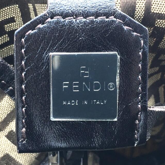 ほぼ未使用    FENDI イタリア ズッカ 刺繍ロゴ  元箱