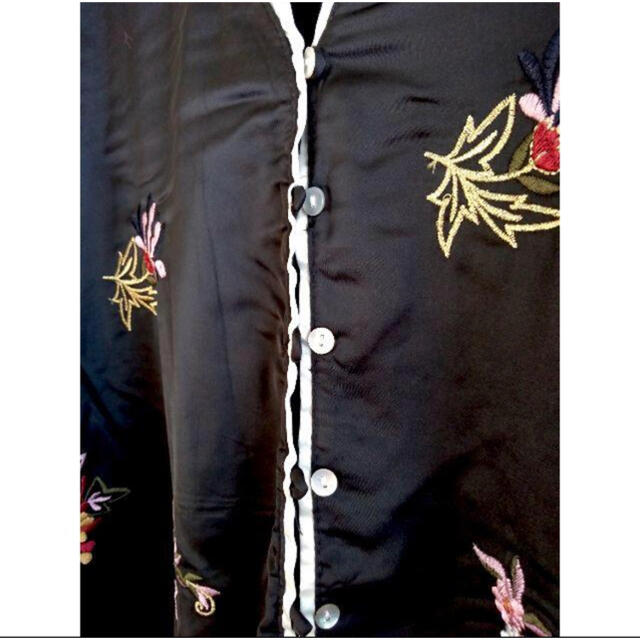 サテン　刺繍　ロングガウン　マキシ　羽織　カーディガン レディースのワンピース(ロングワンピース/マキシワンピース)の商品写真