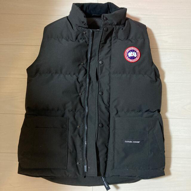 CANADA GOOSE(カナダグース)のみーやん様専用　カナダグース　ダウンベスト　S メンズのジャケット/アウター(ダウンベスト)の商品写真