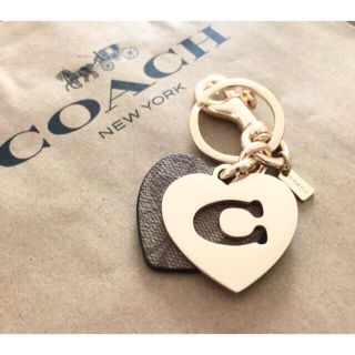 コーチ(COACH)の【COACH☆新品】大人気！再入荷！チャーム　キーホルダー　シグネチャー　ハート(キーホルダー)