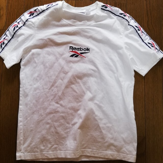 Reebok(リーボック)のReebok　刺繍ロゴ　tシャツ メンズのトップス(Tシャツ/カットソー(半袖/袖なし))の商品写真