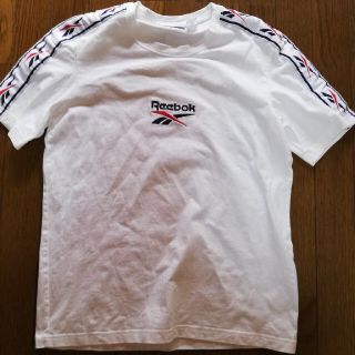 リーボック(Reebok)のReebok　刺繍ロゴ　tシャツ(Tシャツ/カットソー(半袖/袖なし))