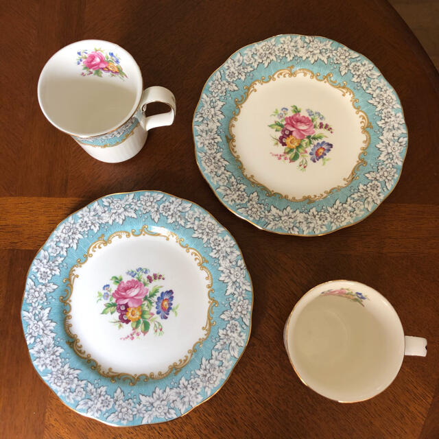 ROYAL ALBERT(ロイヤルアルバート)の【美品】ロイヤルアルバート★エンチャントメント★ペアモーニングセット インテリア/住まい/日用品のキッチン/食器(食器)の商品写真