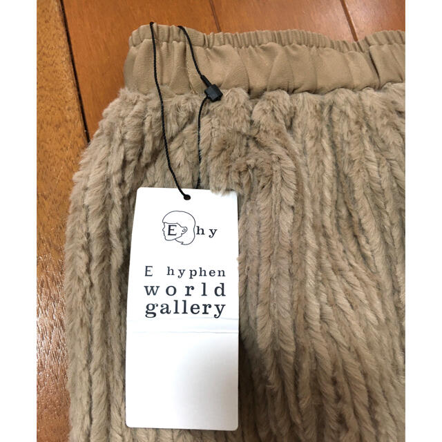 E hyphen world gallery(イーハイフンワールドギャラリー)の定価3289円　イーハイフン　フェザー　スカート レディースのスカート(ひざ丈スカート)の商品写真