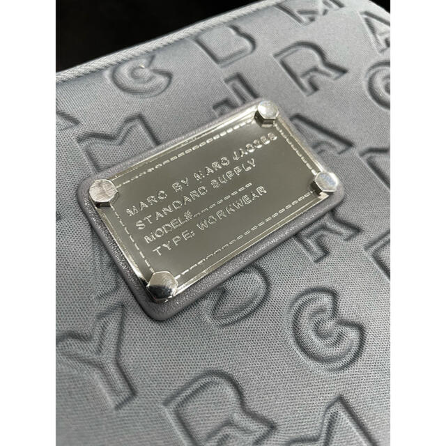 MARC BY MARC JACOBS(マークバイマークジェイコブス)の未使用★MARC BY MARC JACOBSマークジェイコブス★ポーチ縦型 レディースのファッション小物(ポーチ)の商品写真