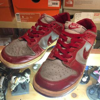 ナイキ(NIKE)のNIKE DUNK LOW UNLV ネバダ赤灰　99(スニーカー)