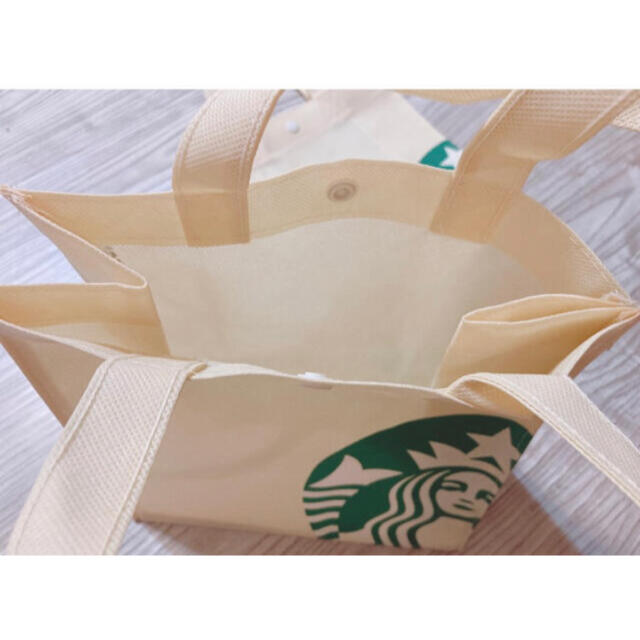 Starbucks Coffee(スターバックスコーヒー)のスタバエコバッグ 不織布 1枚 レディースのバッグ(エコバッグ)の商品写真