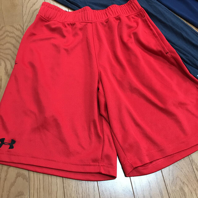 UNDER ARMOUR(アンダーアーマー)のアンダーアーマーMD ハーフパンツ　2点　まとめ売り　セット売り スポーツ/アウトドアのランニング(ウェア)の商品写真