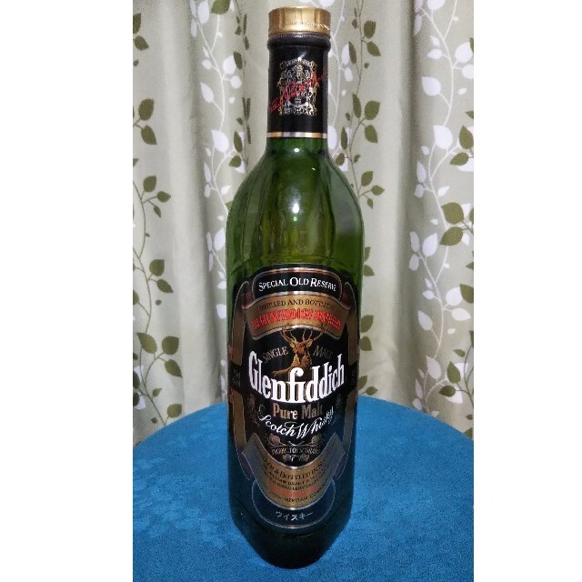 希少レアGlenfiddich Pure Maltスコッチウイスキーグリーン箱入 食品/飲料/酒の酒(ウイスキー)の商品写真