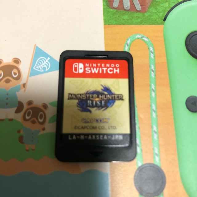 Nintendo Switch(ニンテンドースイッチ)のNintendo Switch どうぶつの森セット　モンハンライズソフト付き エンタメ/ホビーのゲームソフト/ゲーム機本体(家庭用ゲーム機本体)の商品写真