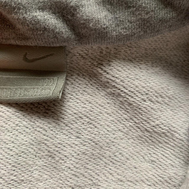 NIKE(ナイキ)のNIKE グレー　ジップアップ　パーカー　ブルゾン　100 キッズ/ベビー/マタニティのキッズ服男の子用(90cm~)(ジャケット/上着)の商品写真