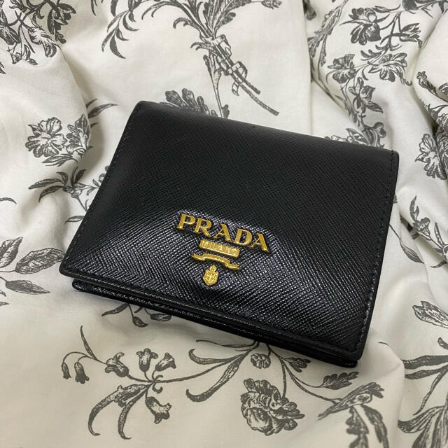 PRADA 二つ折り財布(4月限定¥28，000→¥24，000)