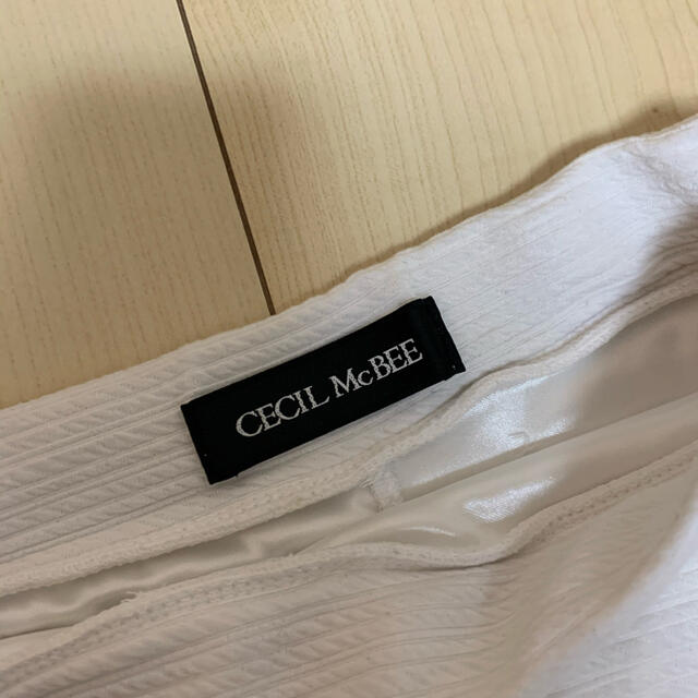 CECIL McBEE(セシルマクビー)のCECIL McBEE  ミニスカート　ホワイト レディースのスカート(ミニスカート)の商品写真