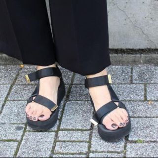 アパルトモンドゥーズィエムクラス(L'Appartement DEUXIEME CLASSE)の☆Deuxieme Classe☆SUICOKE グログラン サンダル 37☆(サンダル)