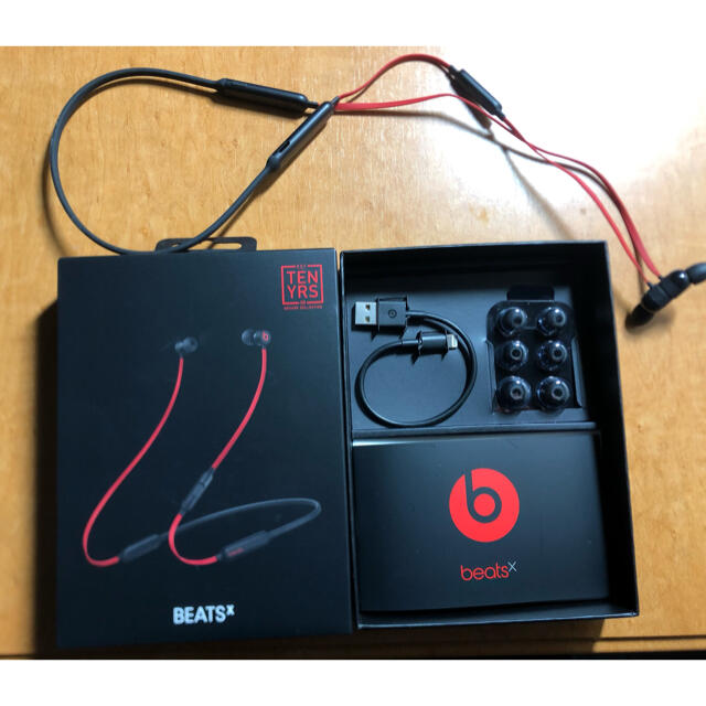 Beats by Dr Dre(ビーツバイドクタードレ)のミントチョコさん専用　Beats x  レジスタンス・ブラックレッド スマホ/家電/カメラのオーディオ機器(ヘッドフォン/イヤフォン)の商品写真