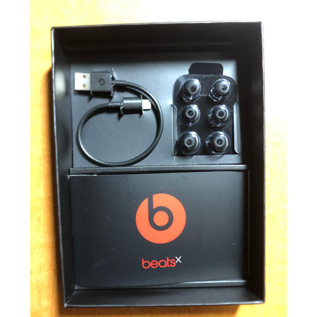 Beats by Dr Dre(ビーツバイドクタードレ)のミントチョコさん専用　Beats x  レジスタンス・ブラックレッド スマホ/家電/カメラのオーディオ機器(ヘッドフォン/イヤフォン)の商品写真