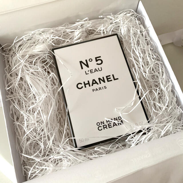 CHANEL(シャネル)の新品未使用♡CHANEL N°5ハンドクリーム コスメ/美容のボディケア(ハンドクリーム)の商品写真