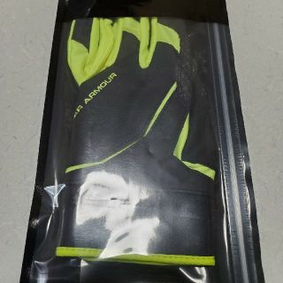 アンダーアーマー(UNDER ARMOUR)の3.R.H様専新品未使用 アンダーアーマー 守備用手袋(左手用 LGサイズ)黒黄(グローブ)