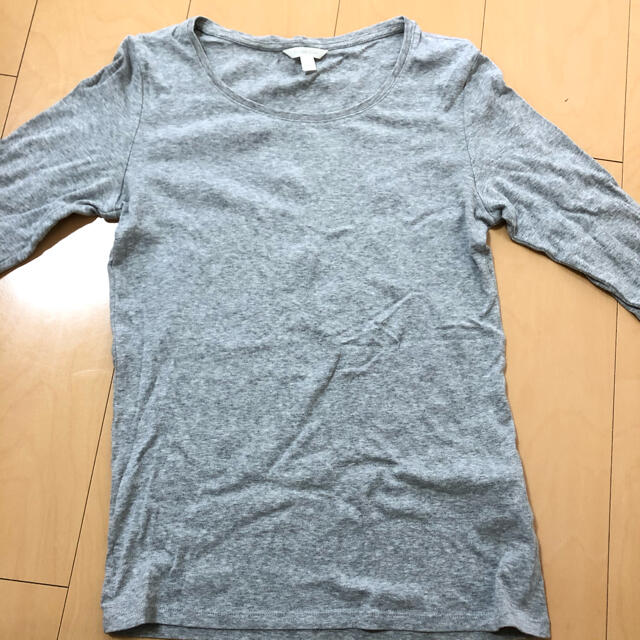 UNIQLO(ユニクロ)のユニクロ　長袖Tシャツ　ロンT  グレー レディースのトップス(Tシャツ(長袖/七分))の商品写真