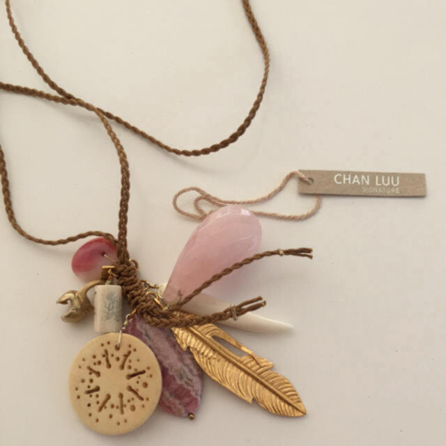 CHAN LUU(チャンルー)のCHAN LUU PINK OPAL MIX ペンダント(革ひも） レディースのアクセサリー(ネックレス)の商品写真