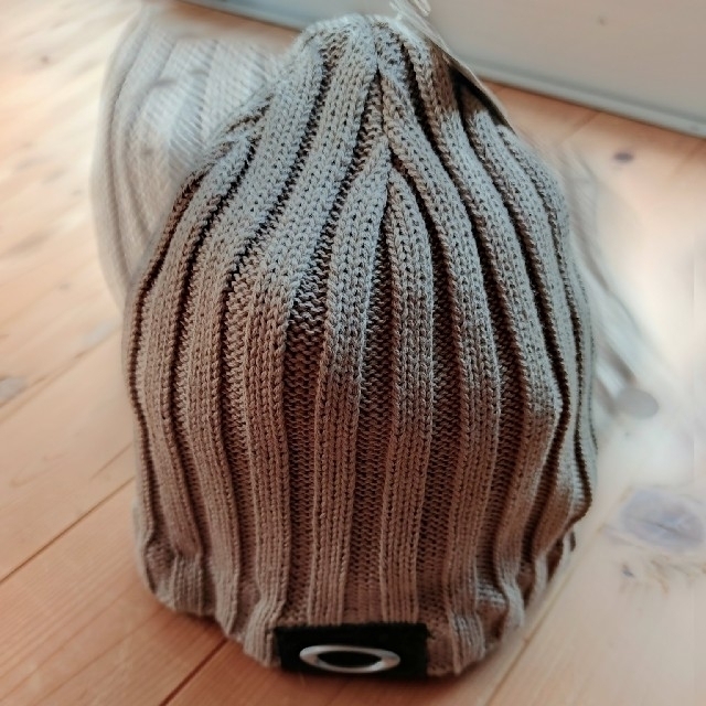 Oakley(オークリー)の新品未使用 OAKLEY BACKWARDS BEANIE ビーニー ニット帽 メンズの帽子(ニット帽/ビーニー)の商品写真