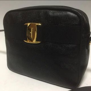 サルヴァトーレフェラガモ(Salvatore Ferragamo)のSalvatore Ferragamo ヴァラ　ショルダーバッグ(ショルダーバッグ)