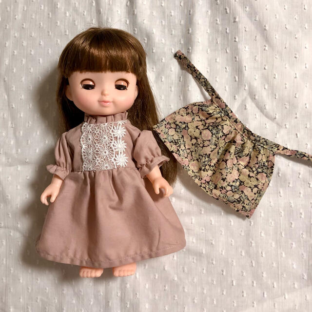 ハンドメイド　ソランちゃん　服　ピンクワンピースとチャイブのエプロン