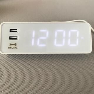 イデアインターナショナル(I.D.E.A international)のBRUNO LEDクロックwith USB ホワイト(置時計)