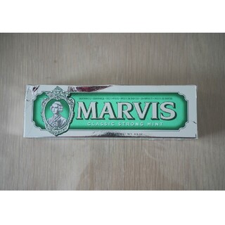 マービス(MARVIS)のマービス歯磨き粉 クラッシックストリングミント 85ml(歯磨き粉)